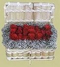 Özel bir tanzim isteyenler için  sandıkta sıralı gül çiçeği Ankara çiçek gönder firması şahane ürünümüz